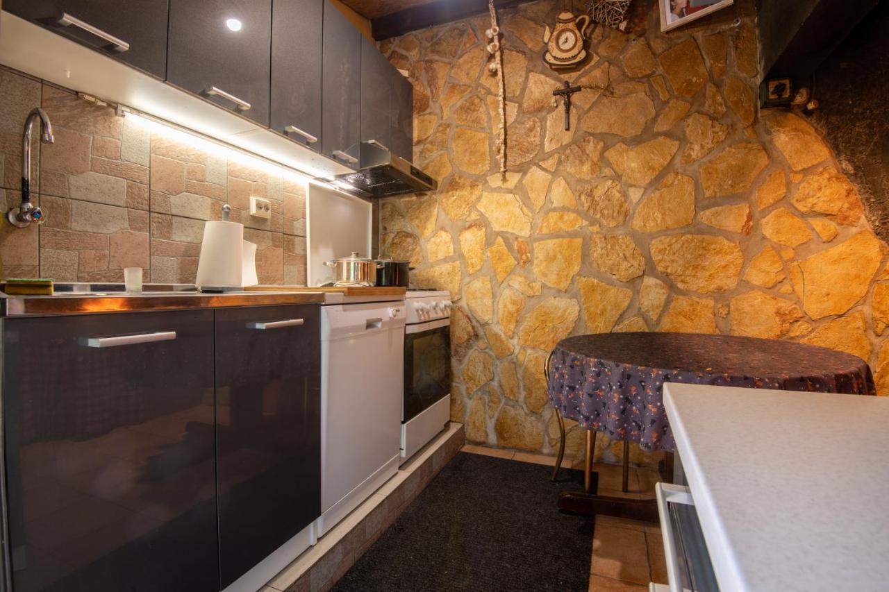 Vranjes Apartment Kastela Exterior photo